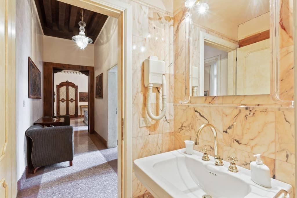 البندقية Doge Palace Luxury Apartment - Cannaregio المظهر الخارجي الصورة